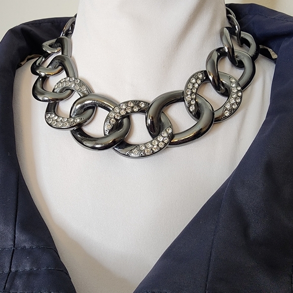 Premier Designs Jewelry - NEW Premier Designs Limited Edition Roxy Necklace Lightweight Gunmetal